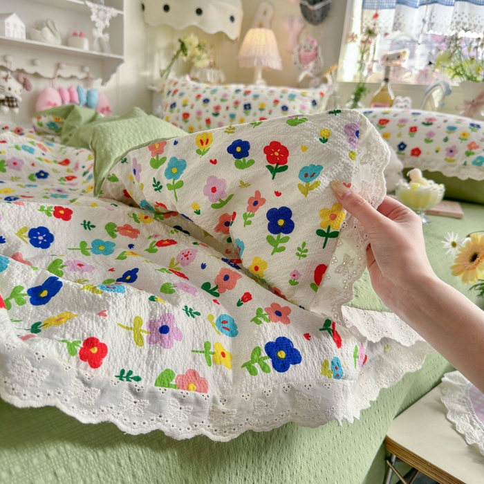 91家纺网 家纺一手货源 找家纺 几禾 2026新款泡芙纱全棉蕾丝花边夏被-花笺系列（甜系花边撞入梦境，软乎乎的质感，治愈所有疲惫） 花笺-彩色花园