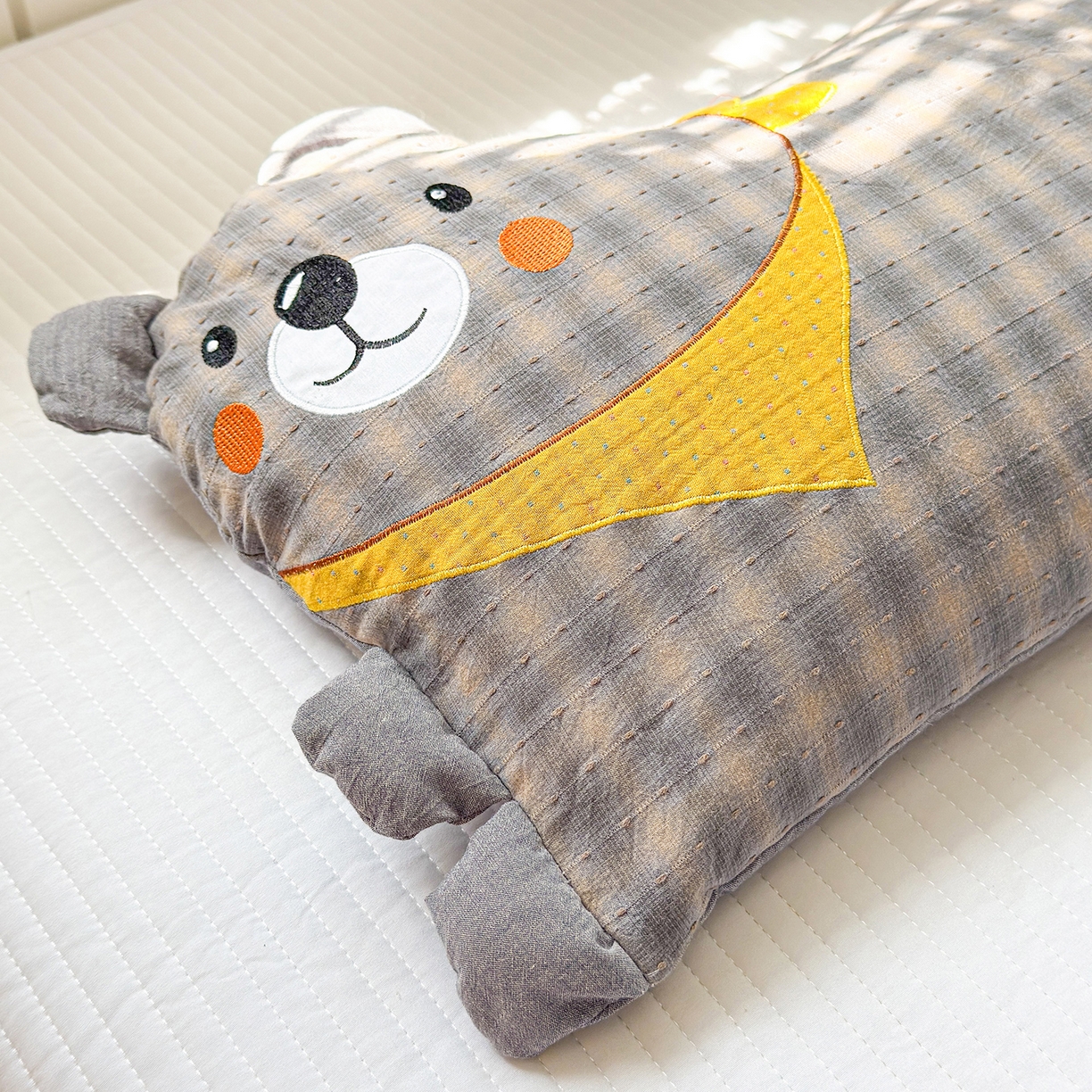 91家纺网 家纺一手货源 找家纺 （总）梦叶草 2026新款全棉贴布绣哈尼熊荞麦枕