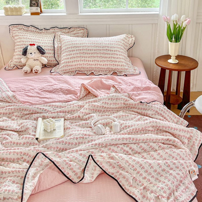 91家纺网 家纺一手货源 找家纺 利禾家纺 2026新款法式花边泡芙纱夏被四件套 花海