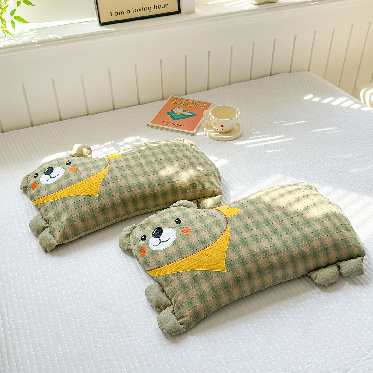 91家纺网 家纺一手货源 找家纺 梦叶草 2026新款全棉贴布绣哈尼熊荞麦枕 哈尼熊-绿