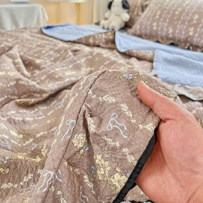 91家纺网 家纺一手货源 找家纺 利禾家纺 2026新款法式花边泡芙纱夏被四件套 情人节咖