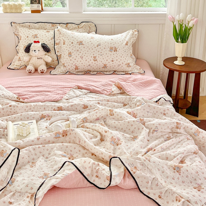 91家纺网 家纺一手货源 找家纺 利禾家纺 2026新款法式花边泡芙纱夏被四件套 生日熊