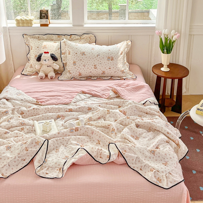 91家纺网 家纺一手货源 找家纺 利禾家纺 2026新款法式花边泡芙纱夏被四件套 生日熊