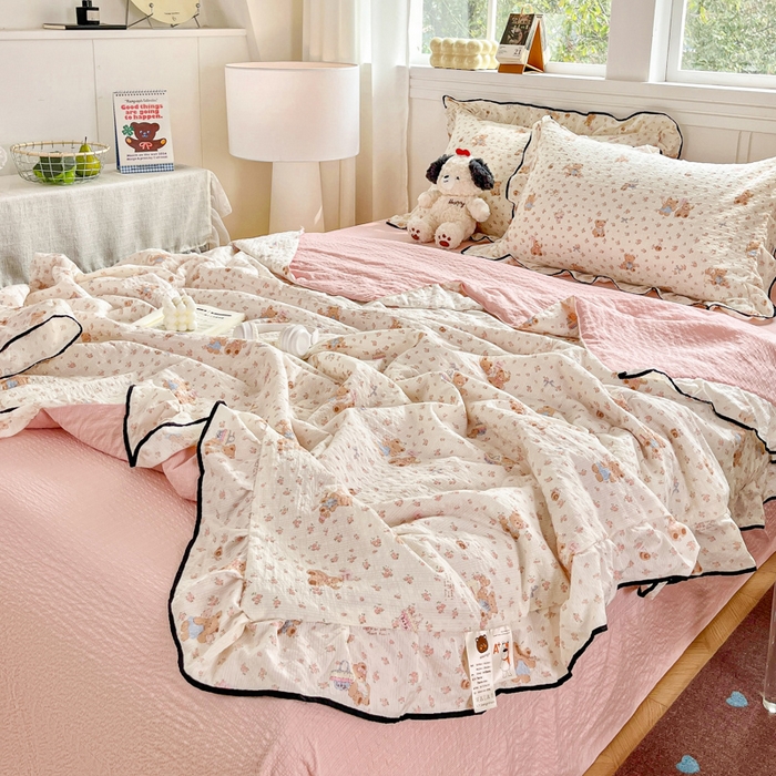 91家纺网 家纺一手货源 找家纺 利禾家纺 2026新款法式花边泡芙纱夏被四件套 生日熊