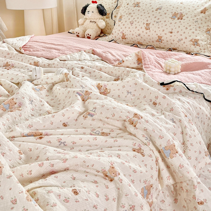 91家纺网 家纺一手货源 找家纺 利禾家纺 2026新款法式花边泡芙纱夏被四件套 生日熊