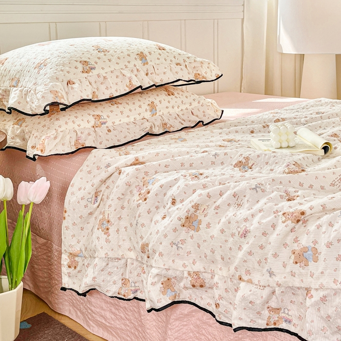 91家纺网 家纺一手货源 找家纺 利禾家纺 2026新款法式花边泡芙纱夏被四件套 生日熊