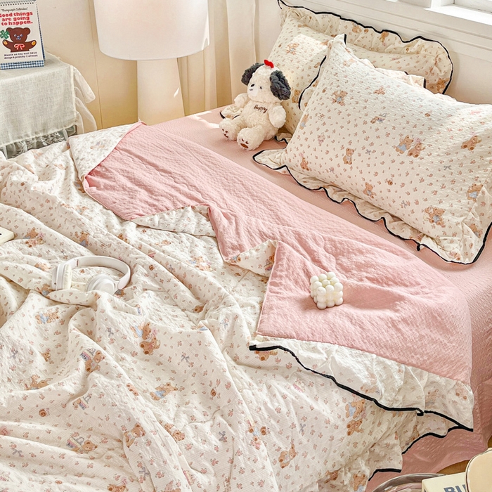 91家纺网 家纺一手货源 找家纺 利禾家纺 2026新款法式花边泡芙纱夏被四件套 生日熊