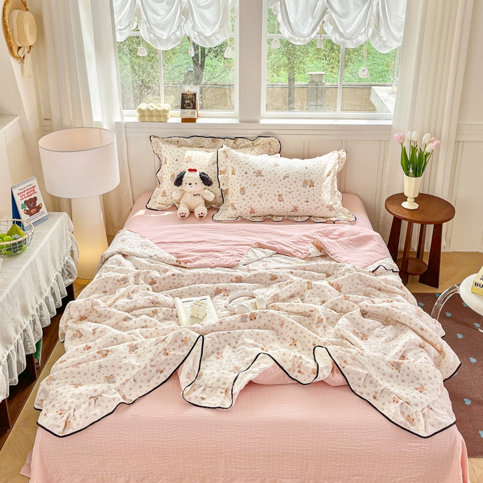 91家纺网 家纺一手货源 找家纺 利禾家纺 2026新款法式花边泡芙纱夏被四件套 生日熊