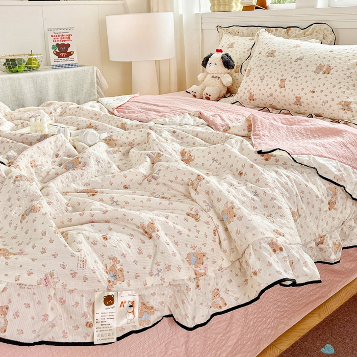 91家纺网 家纺一手货源 找家纺 利禾家纺 2026新款法式花边泡芙纱夏被四件套 生日熊