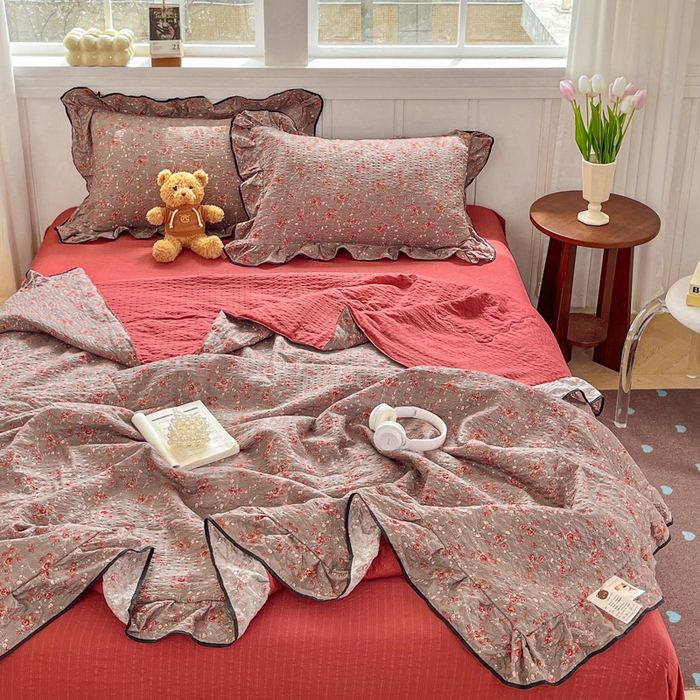 91家纺网 家纺一手货源 找家纺 利禾家纺 2026新款法式花边泡芙纱夏被四件套 胭脂