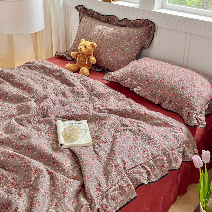 91家纺网 家纺一手货源 找家纺 利禾家纺 2026新款法式花边泡芙纱夏被四件套 胭脂