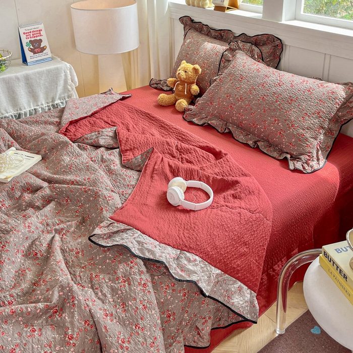 91家纺网 家纺一手货源 找家纺 利禾家纺 2026新款法式花边泡芙纱夏被四件套 胭脂