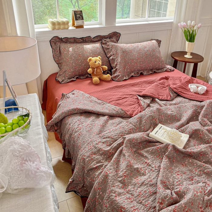 91家纺网 家纺一手货源 找家纺 利禾家纺 2026新款法式花边泡芙纱夏被四件套 胭脂