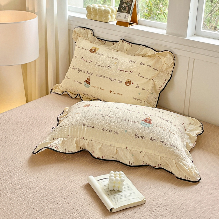 91家纺网 家纺一手货源 找家纺 利禾家纺 2026新款法式花边泡芙纱夏被四件套 英文熊