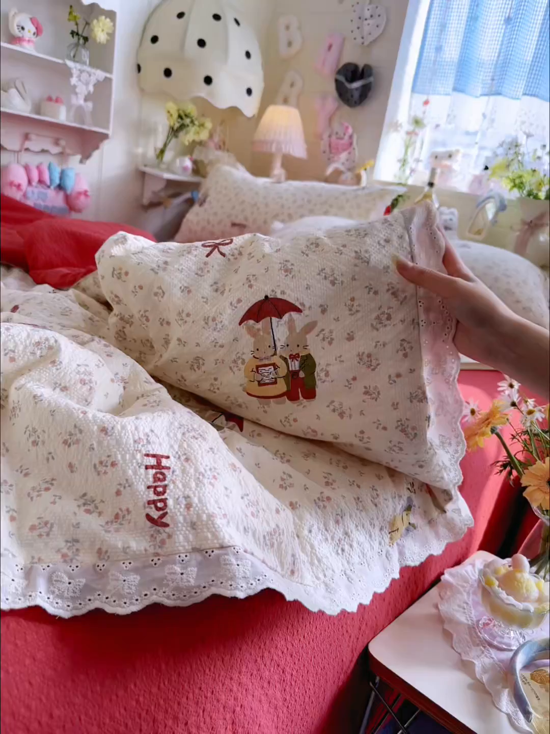 91家纺网 家纺一手货源 找家纺 几禾 2026新款泡芙纱全棉蕾丝花边夏被-花笺系列（甜系花边撞入梦境，软乎乎的质感，治愈所有疲惫） 花笺-躲雨小兔