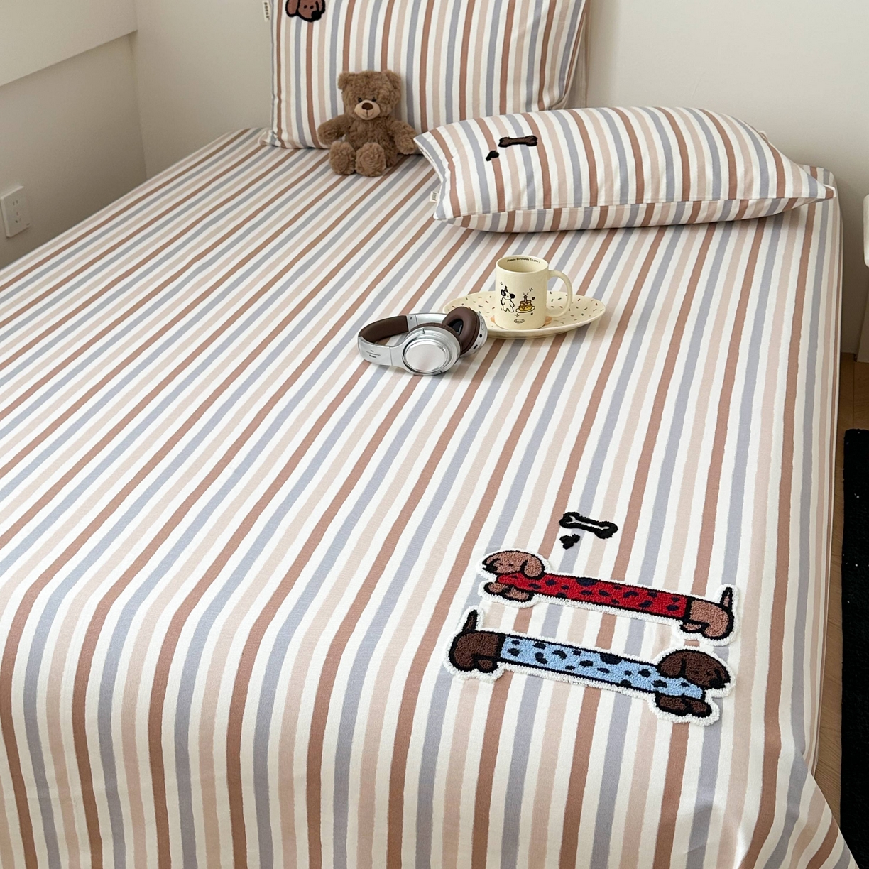 91家纺网 家纺一手货源 找家纺 珺柔家纺 2026新款全棉老粗布床单床笠三件套 Happy小狗