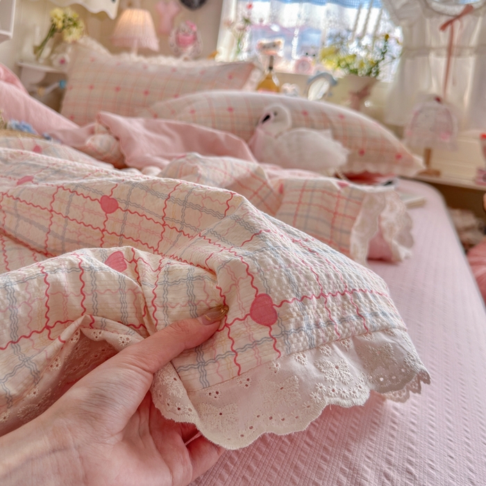 91家纺网 家纺一手货源 找家纺 几禾 2026新款泡芙纱全棉蕾丝花边夏被-花笺系列（甜系花边撞入梦境，软乎乎的质感，治愈所有疲惫） 花笺-格格心