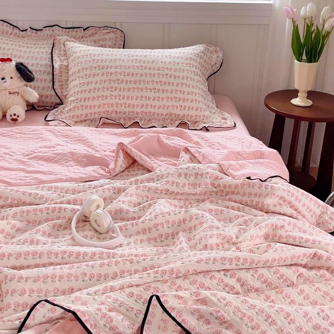 91家纺网 家纺一手货源 找家纺 利禾家纺 2026新款法式花边泡芙纱夏被四件套 生日熊
