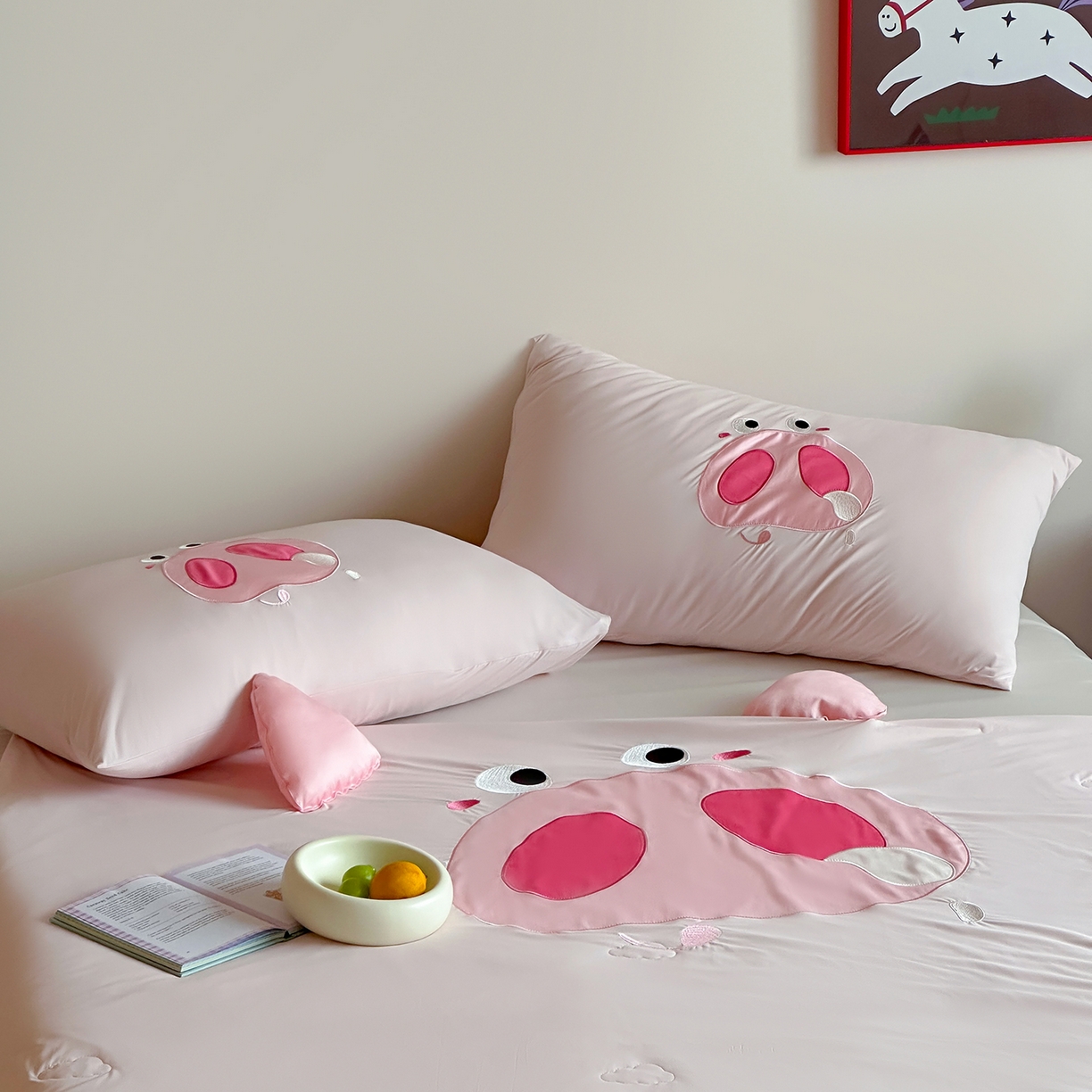 91家纺网 家纺一手货源 找家纺 傲蕾良品 2026新款冰冰鸭即刻凉感夏被-婴童尺寸 馋嘴小猪