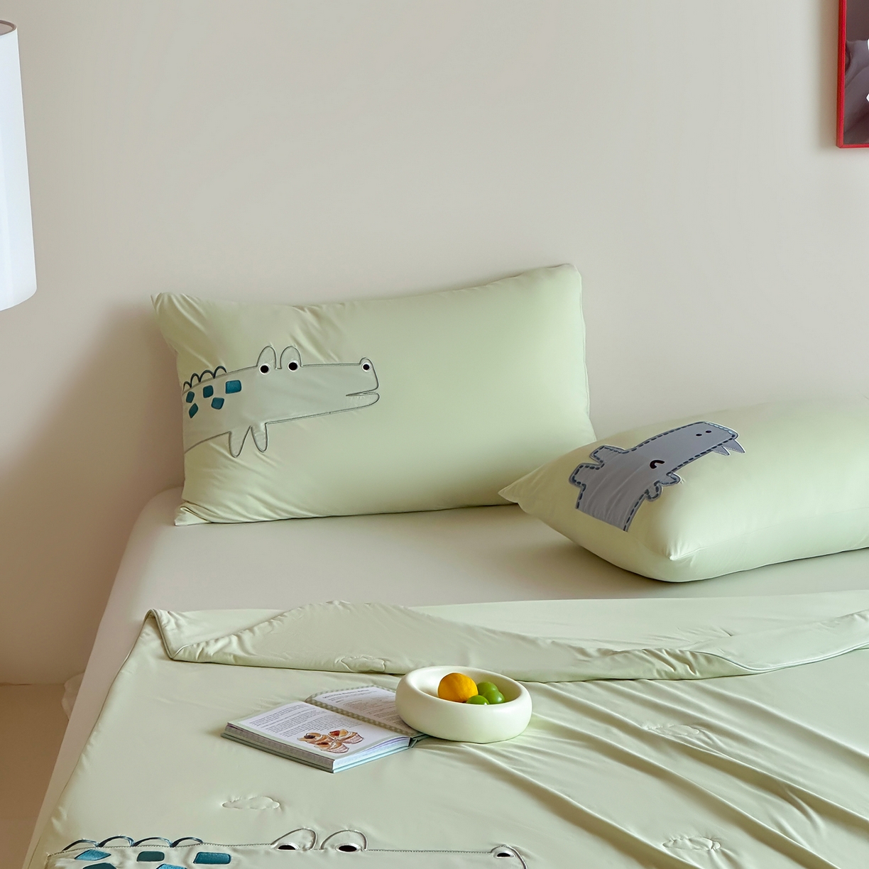 91家纺网 家纺一手货源 找家纺 傲蕾良品 2026新款冰冰鸭即刻凉感夏被-婴童尺寸 犀牛和鳄鱼