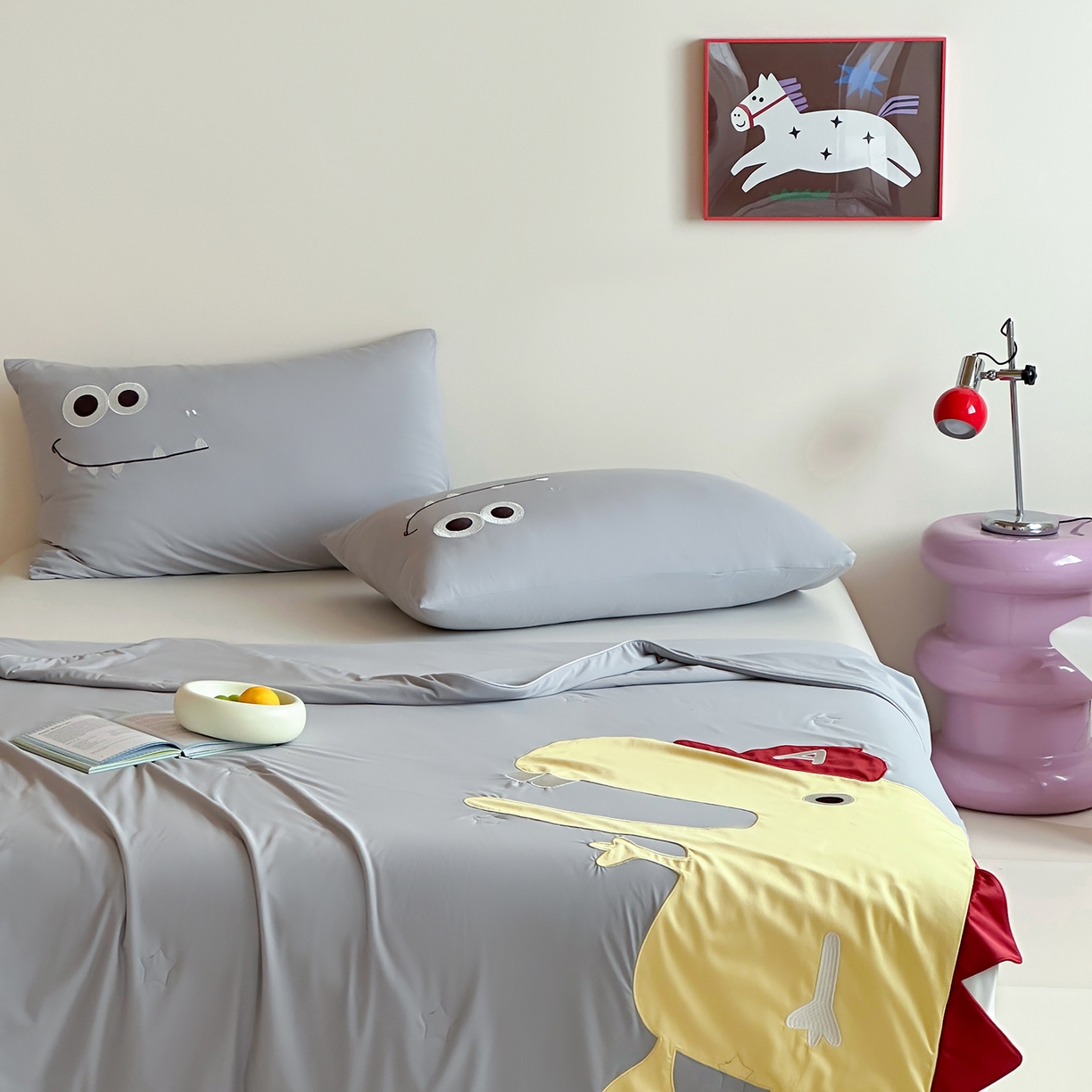 91家纺网 家纺一手货源 找家纺 傲蕾良品 2026新款冰冰鸭即刻凉感夏被-婴童尺寸 是恐龙呀