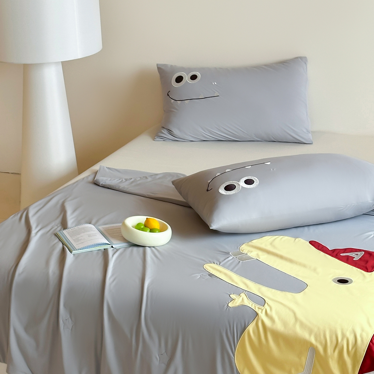 91家纺网 家纺一手货源 找家纺 傲蕾良品 2026新款冰冰鸭即刻凉感夏被-婴童尺寸 是恐龙呀