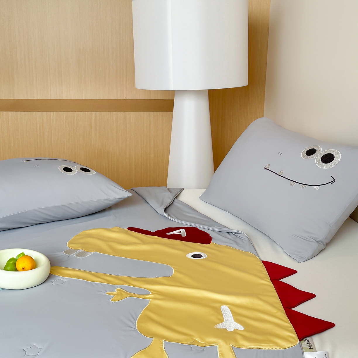 91家纺网 家纺一手货源 找家纺 傲蕾良品 2026新款冰冰鸭即刻凉感夏被-婴童尺寸 是恐龙呀