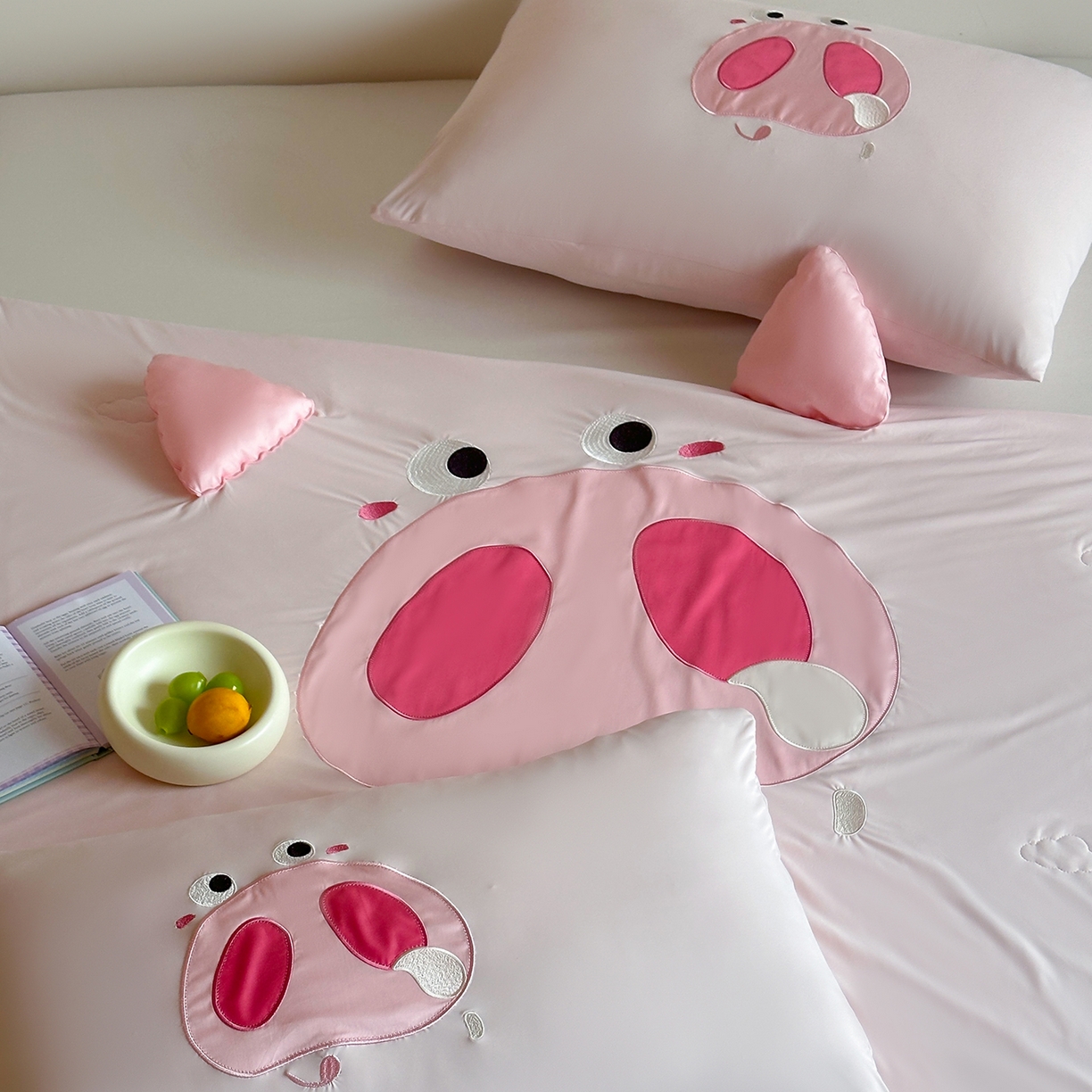 91家纺网 家纺一手货源 找家纺 傲蕾良品 2026新款冰冰鸭即刻凉感夏被-婴童尺寸 馋嘴小猪