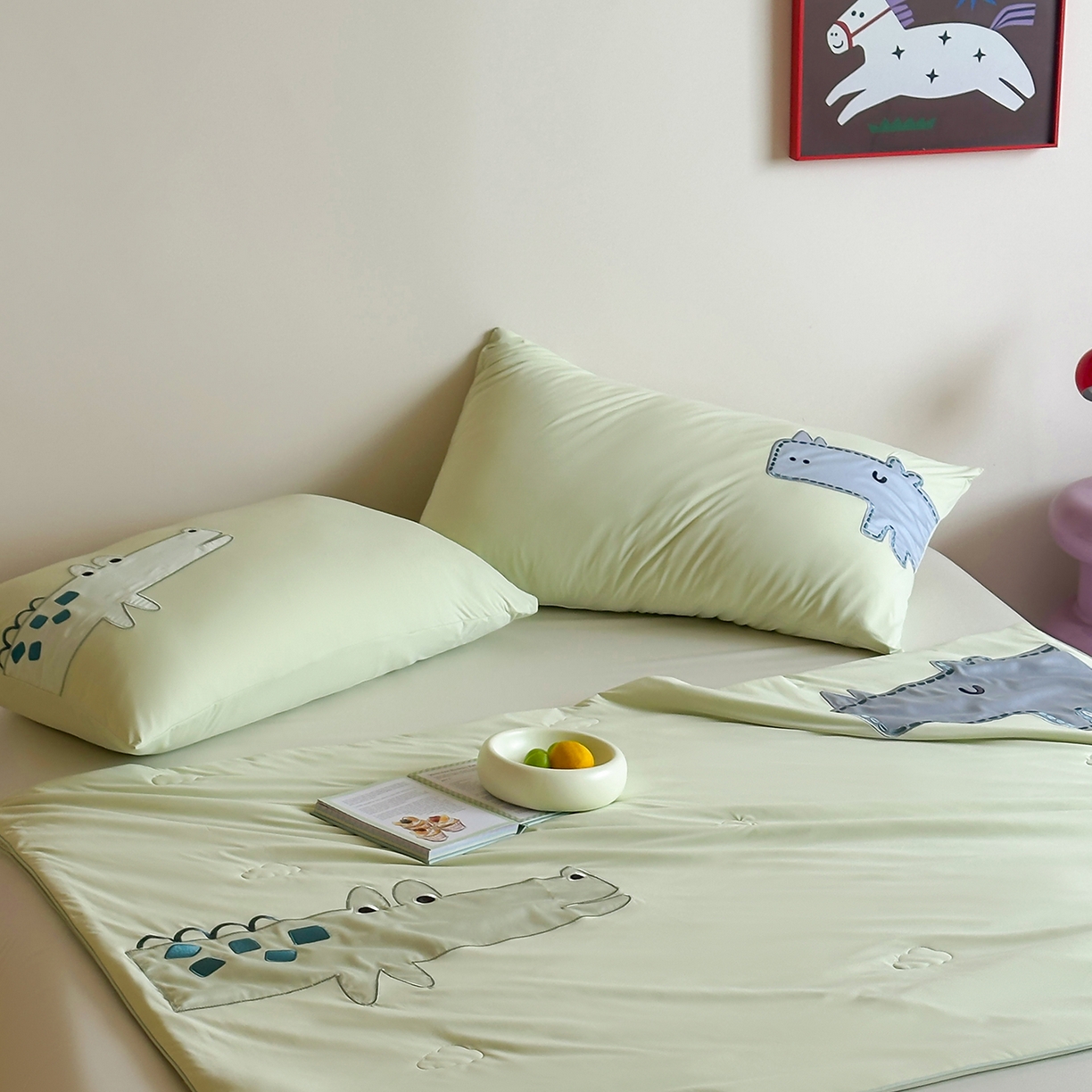 91家纺网 家纺一手货源 找家纺 傲蕾良品 2026新款冰冰鸭即刻凉感夏被-婴童尺寸 犀牛和鳄鱼