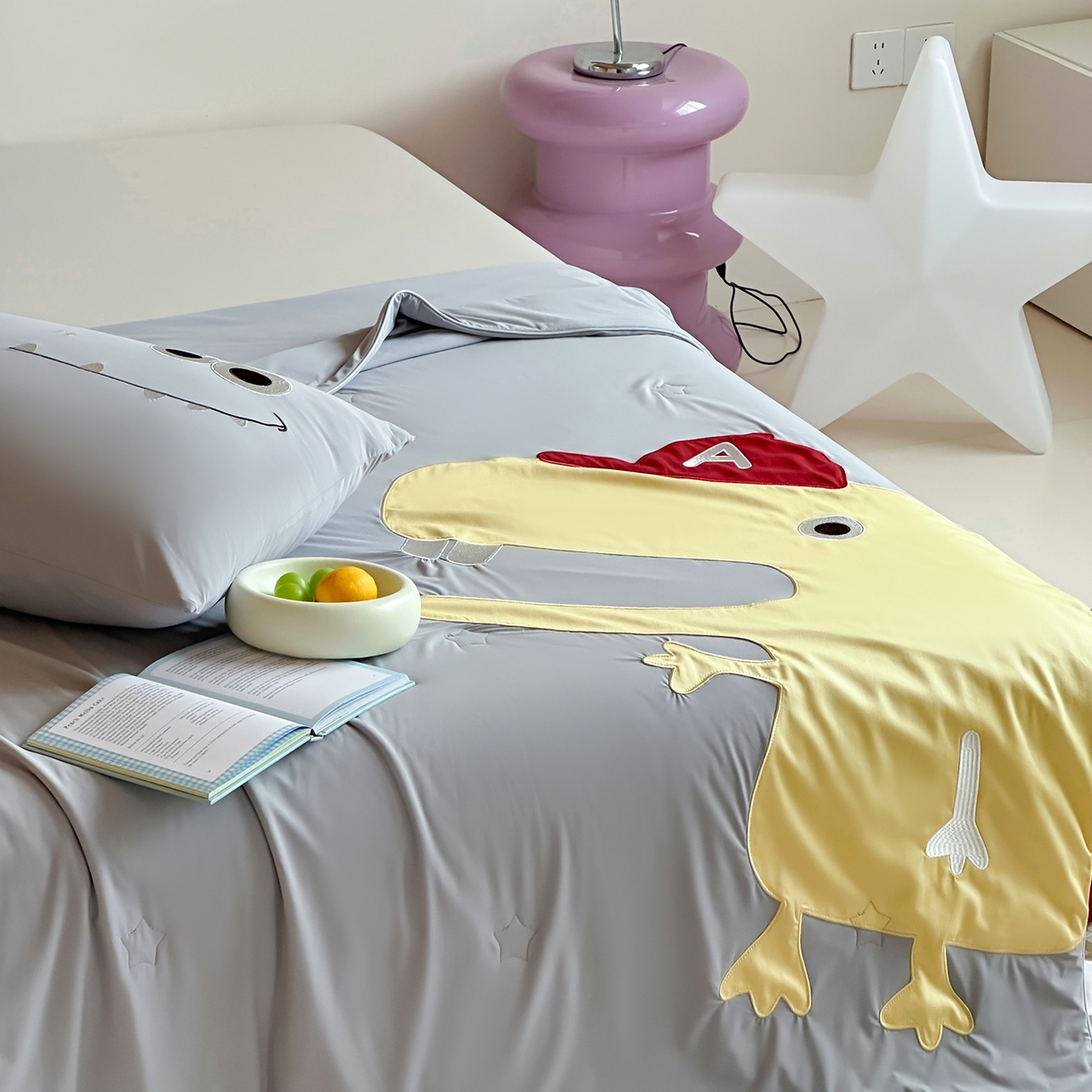 91家纺网 家纺一手货源 找家纺 傲蕾良品 2026新款冰冰鸭即刻凉感夏被-婴童尺寸 是恐龙呀