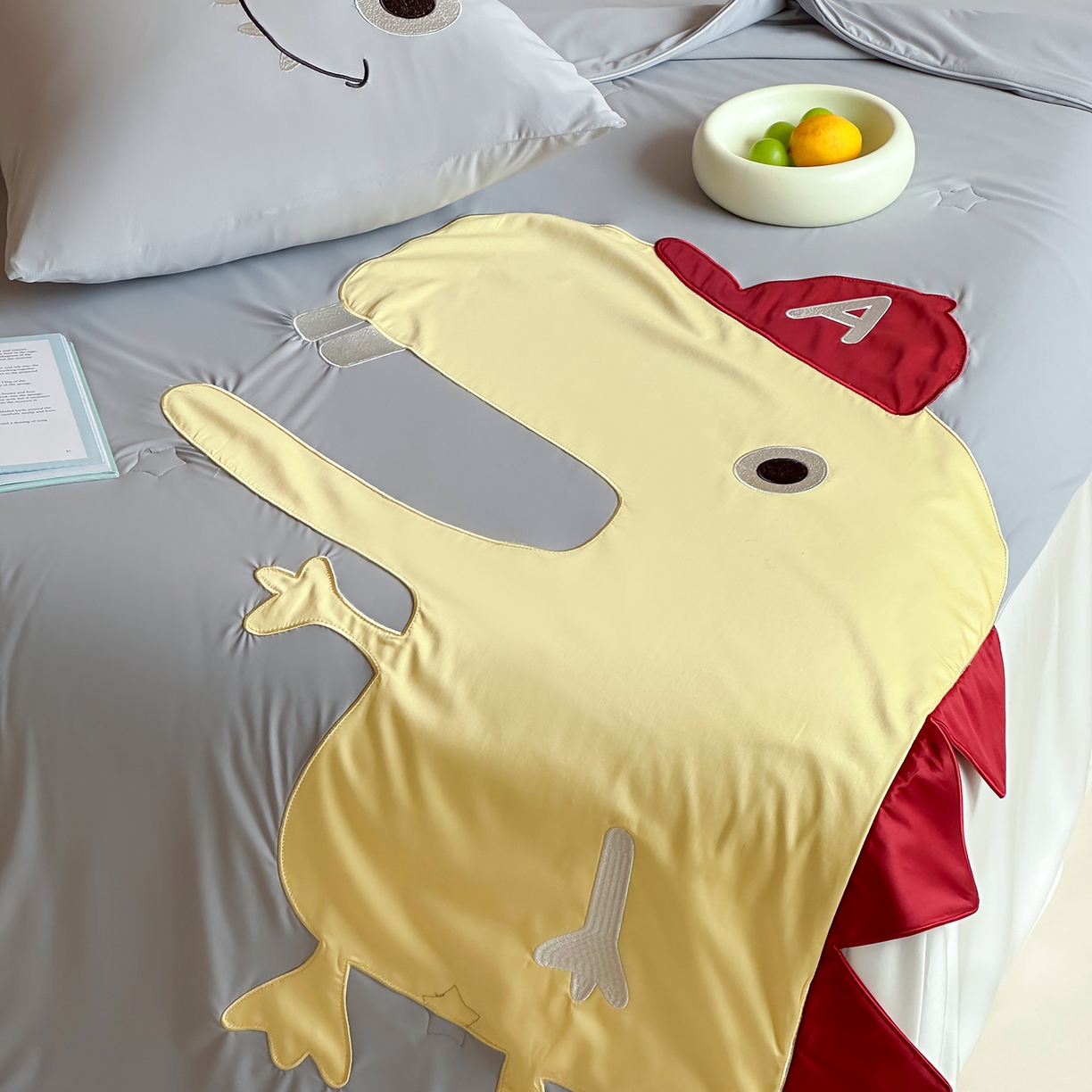 91家纺网 家纺一手货源 找家纺 傲蕾良品 2026新款冰冰鸭即刻凉感夏被-婴童尺寸 是恐龙呀