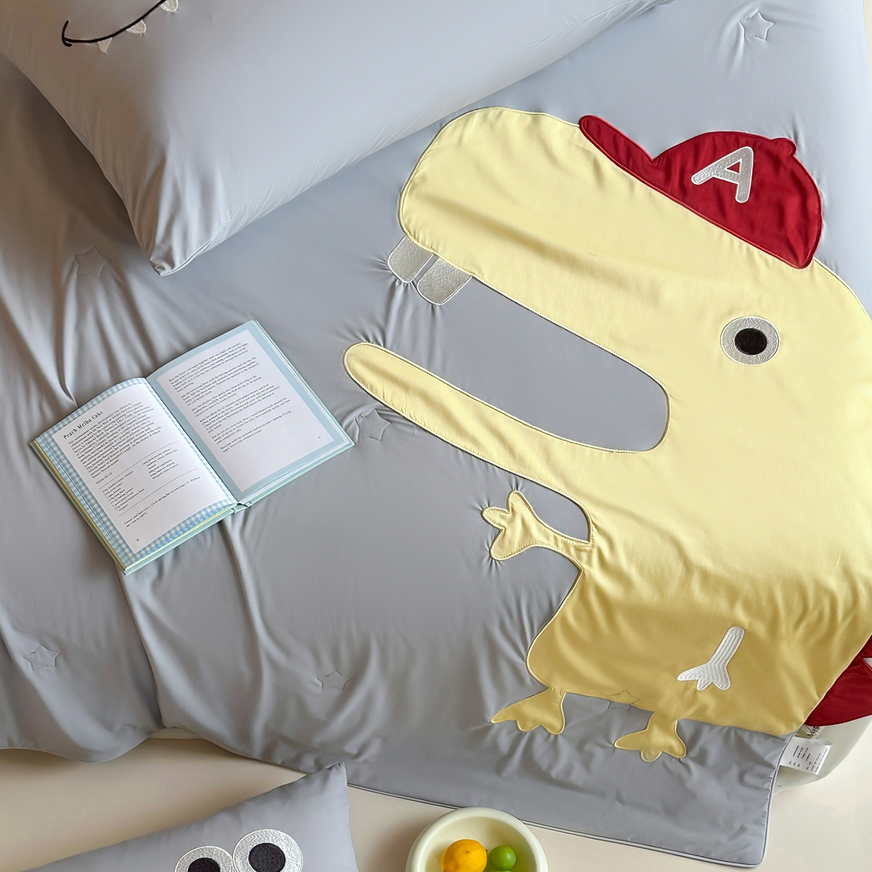 91家纺网 家纺一手货源 找家纺 傲蕾良品 2026新款冰冰鸭即刻凉感夏被-婴童尺寸 是恐龙呀