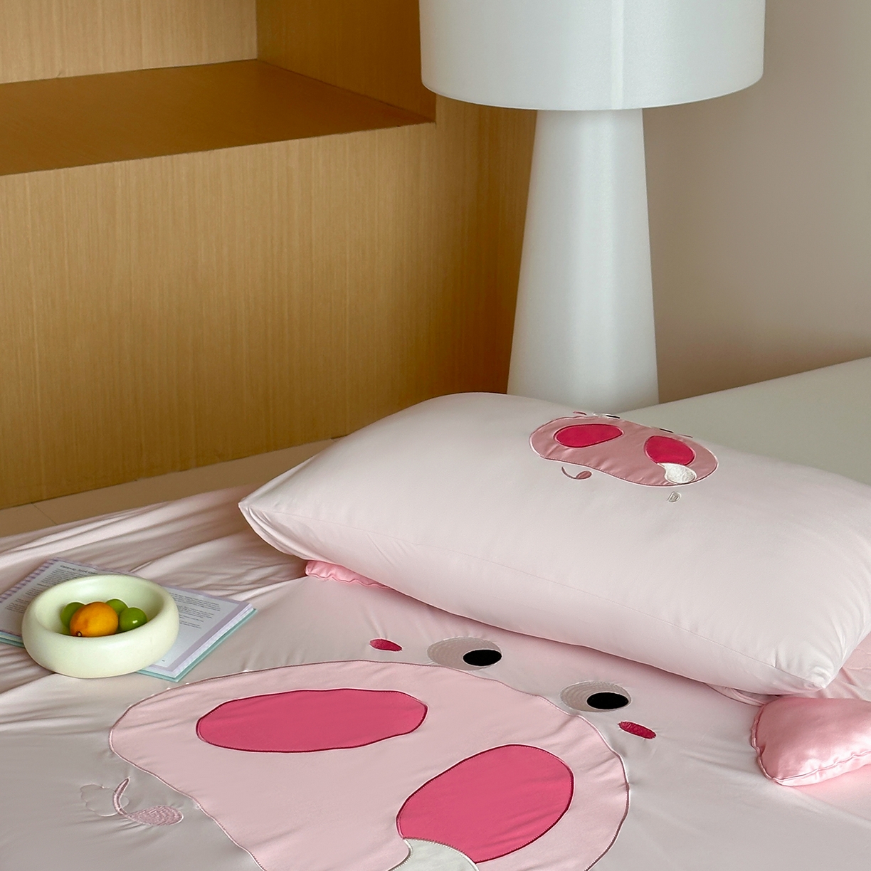 91家纺网 家纺一手货源 找家纺 傲蕾良品 2026新款冰冰鸭即刻凉感夏被-婴童尺寸 馋嘴小猪