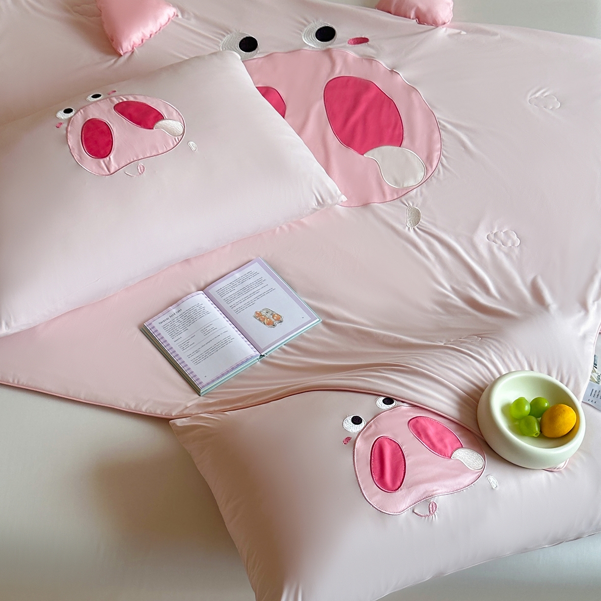 91家纺网 家纺一手货源 找家纺 傲蕾良品 2026新款冰冰鸭即刻凉感夏被-婴童尺寸 馋嘴小猪