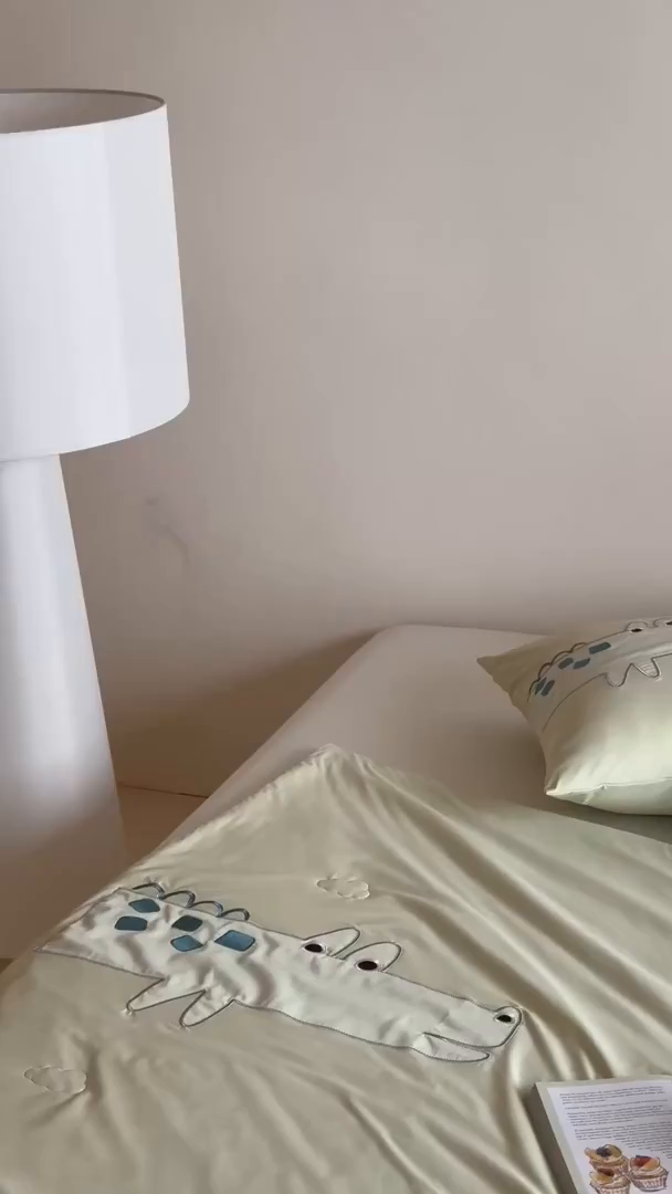 91家纺网 家纺一手货源 找家纺 傲蕾良品 2026新款冰冰鸭即刻凉感夏被-婴童尺寸 犀牛和鳄鱼