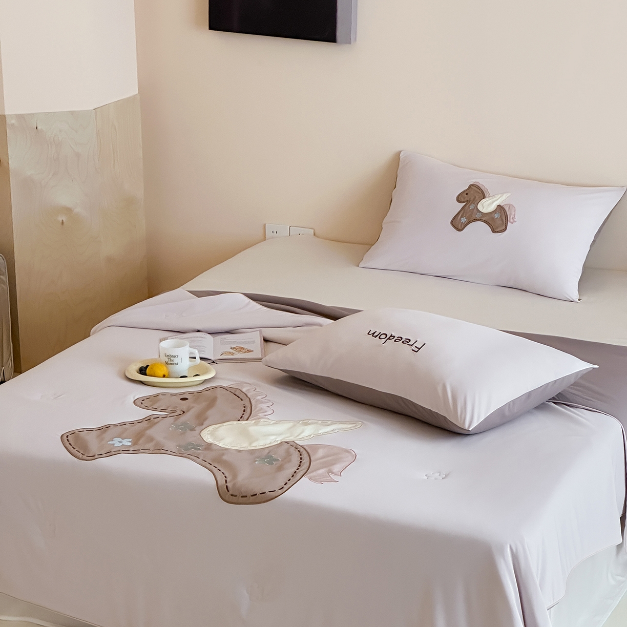 91家纺网 家纺一手货源 找家纺 傲蕾良品 2026新款冰冰鸭即刻凉感夏被-成人尺寸 小马哒哒