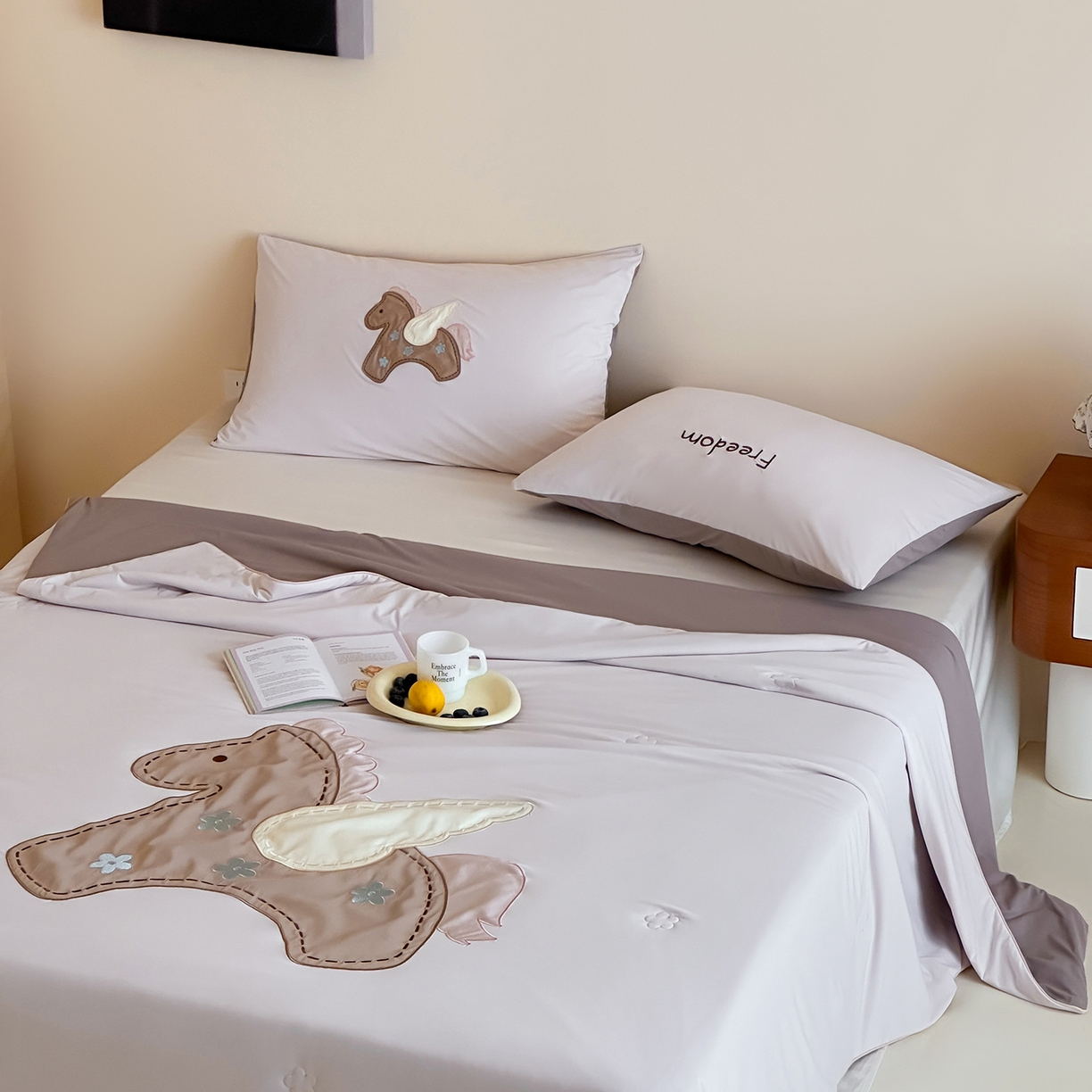 91家纺网 家纺一手货源 找家纺 傲蕾良品 2026新款冰冰鸭即刻凉感夏被-成人尺寸 小马哒哒