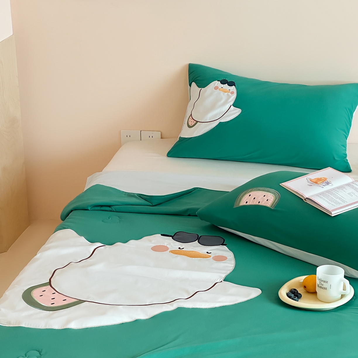 91家纺网 家纺一手货源 找家纺 傲蕾良品 2026新款冰冰鸭即刻凉感夏被-成人尺寸 西瓜鸭鸭