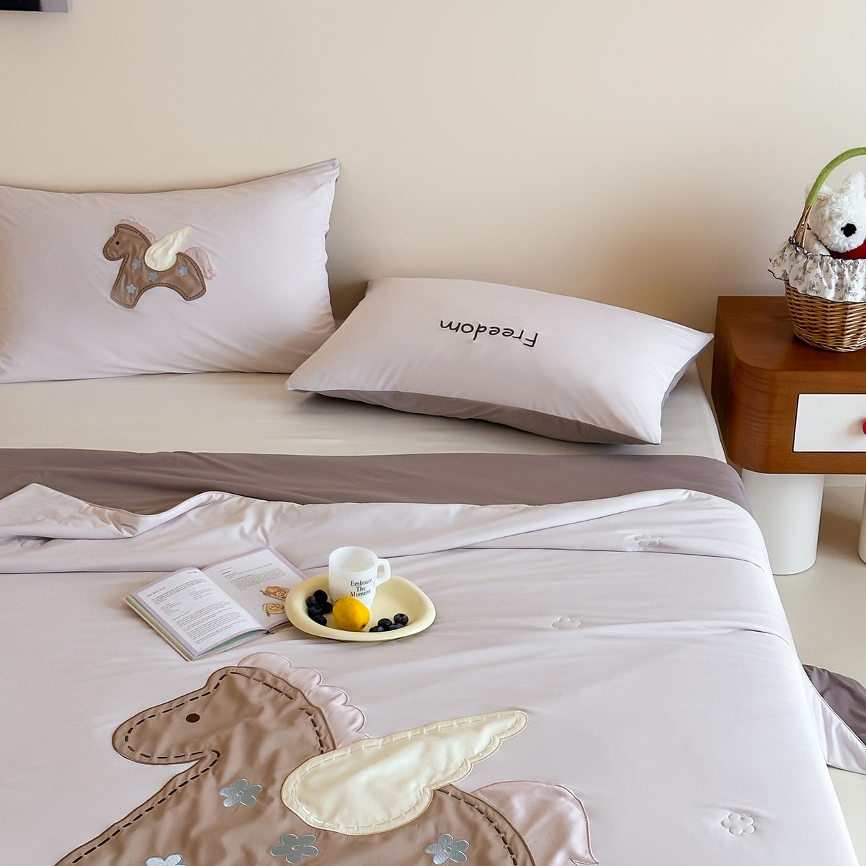 91家纺网 家纺一手货源 找家纺 傲蕾良品 2026新款冰冰鸭即刻凉感夏被-成人尺寸 小马哒哒