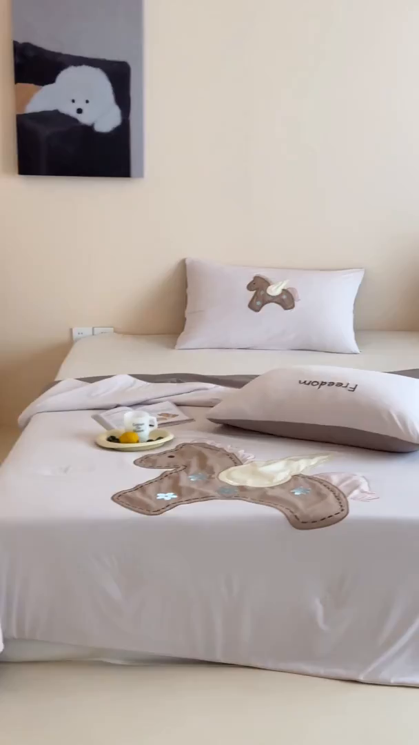 91家纺网 家纺一手货源 找家纺 傲蕾良品 2026新款冰冰鸭即刻凉感夏被-成人尺寸 小马哒哒