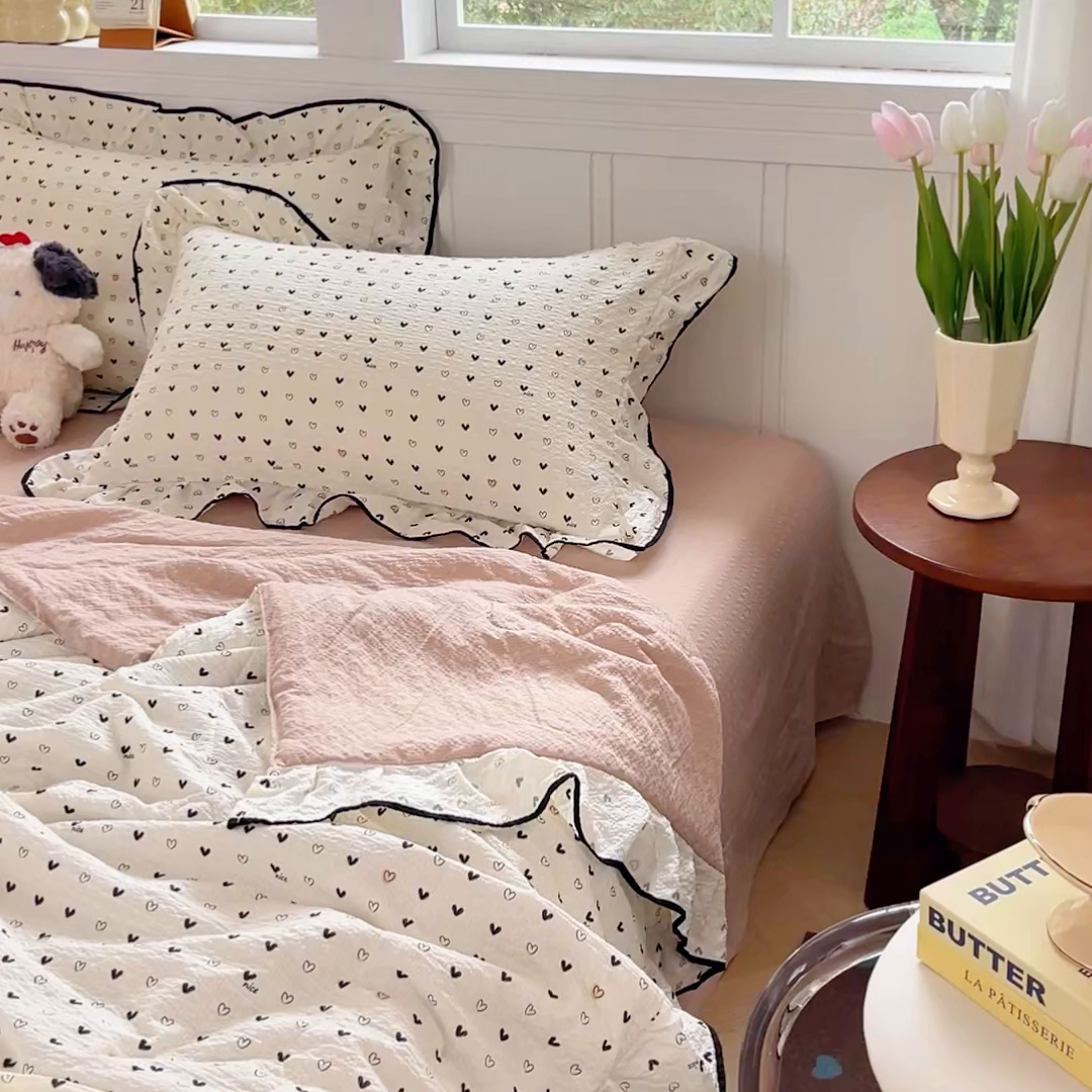 91家纺网 家纺一手货源 找家纺 利禾家纺 2026新款法式花边泡芙纱夏被四件套 心心相印