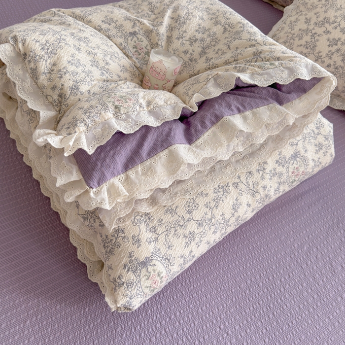 91家纺网 家纺一手货源 找家纺 几禾 2026新款泡芙纱全棉蕾丝花边夏被-花笺系列（甜系花边撞入梦境，软乎乎的质感，治愈所有疲惫） 花笺-蕾丝花匣