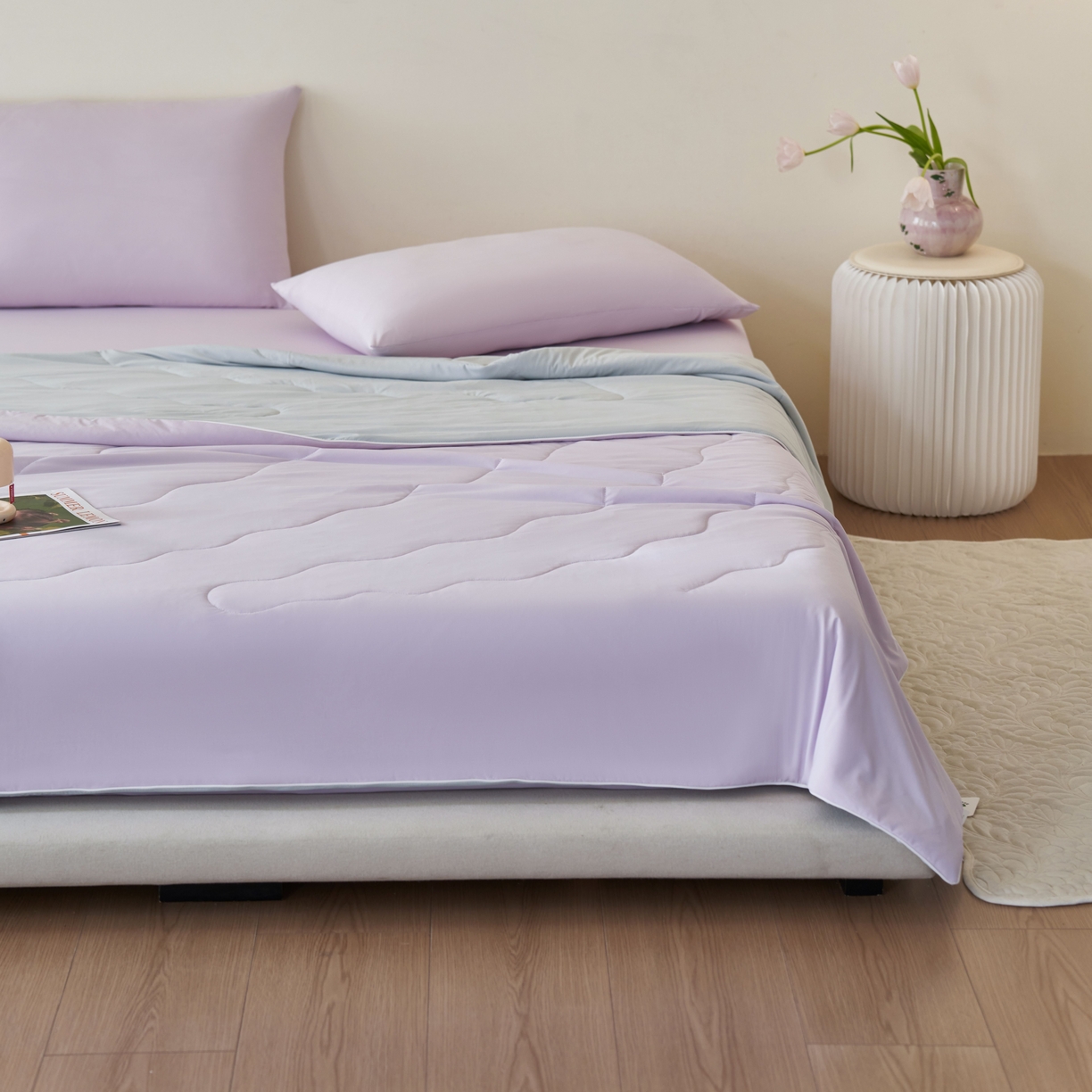 91家纺网 家纺一手货源 找家纺 亿梵家居 2026新款西瓜啵啵凉感夏被夏凉被空调被 梦幻紫-轻奢灰