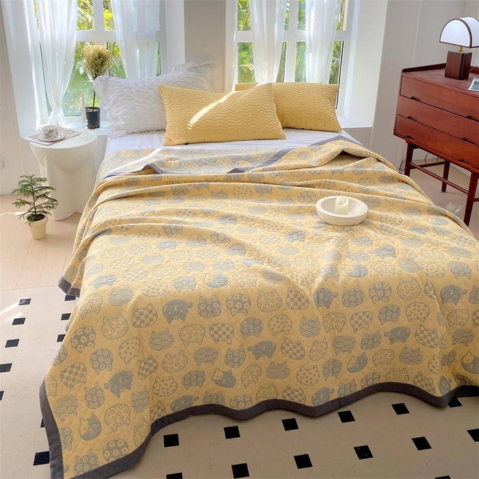 91家纺网 家纺一手货源 找家纺 云天家纺 2026新款A类全棉三层纱多功能毛巾被（盖毯床单夏被） 百变猫咪-黄