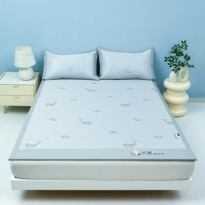 91家纺网 家纺一手货源 找家纺 玖明家纺 2026新款A类精品加厚净味抗菌凉感冰丝席三件套藤席凉席 鲸鱼-绿