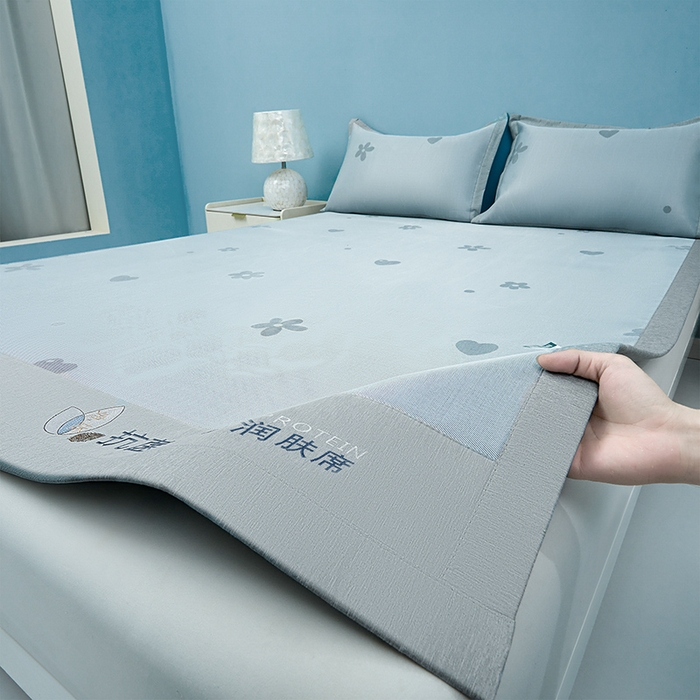 91家纺网 家纺一手货源 找家纺 玖明家纺 2026新款A类精品加厚净味抗菌凉感冰丝席三件套藤席凉席 繁花·花漫山-灰