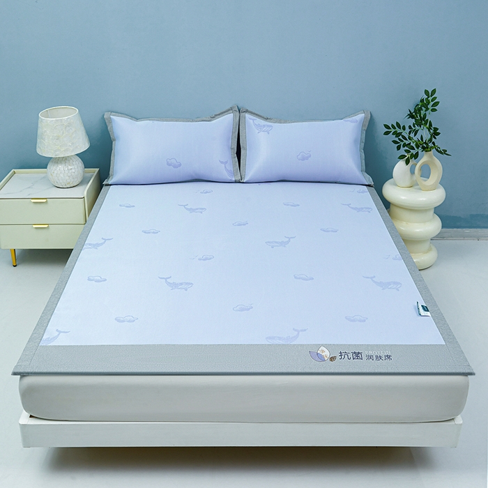 91家纺网 家纺一手货源 找家纺 玖明家纺 2026新款A类精品加厚净味抗菌凉感冰丝席三件套藤席凉席 鲸鱼-兰