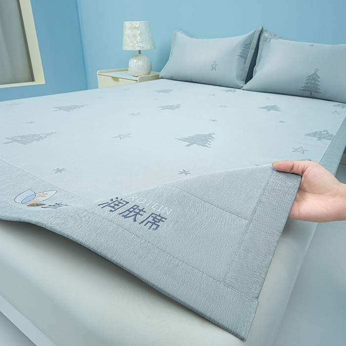 91家纺网 家纺一手货源 找家纺 玖明家纺 2026新款A类精品加厚净味抗菌凉感冰丝席三件套藤席凉席 梦幻森林-灰