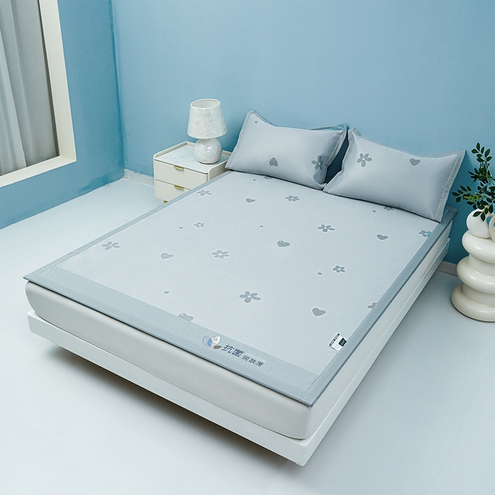 91家纺网 家纺一手货源 找家纺 玖明家纺 2026新款A类精品加厚净味抗菌凉感冰丝席三件套藤席凉席 繁花·花漫山-灰