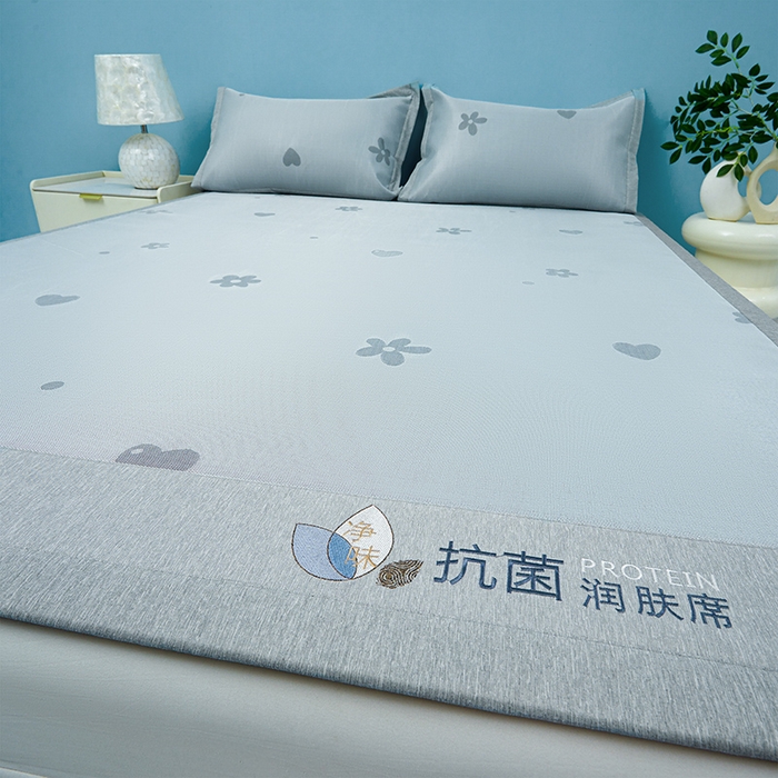 91家纺网 家纺一手货源 找家纺 玖明家纺 2026新款A类精品加厚净味抗菌凉感冰丝席三件套藤席凉席 繁花·花漫山-灰